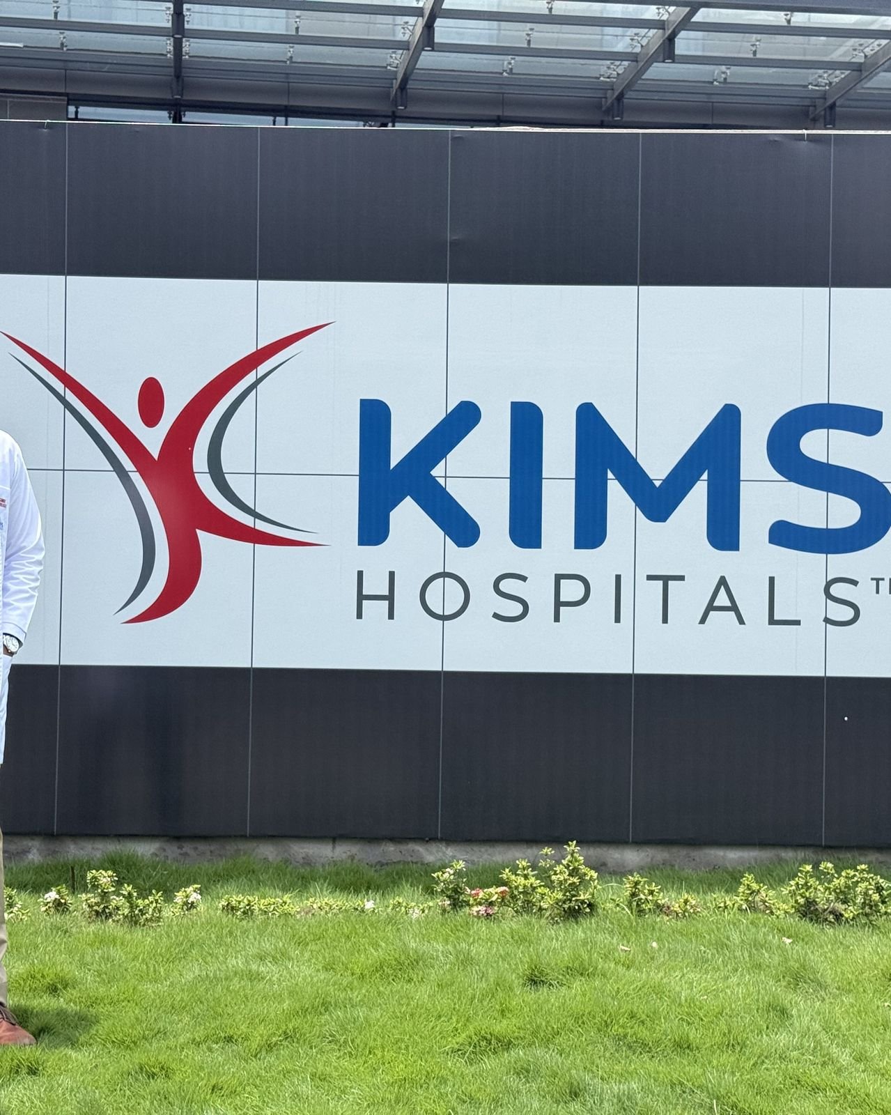Dr Rahul Gunde outside the KIMS Hospitals Kompally signage