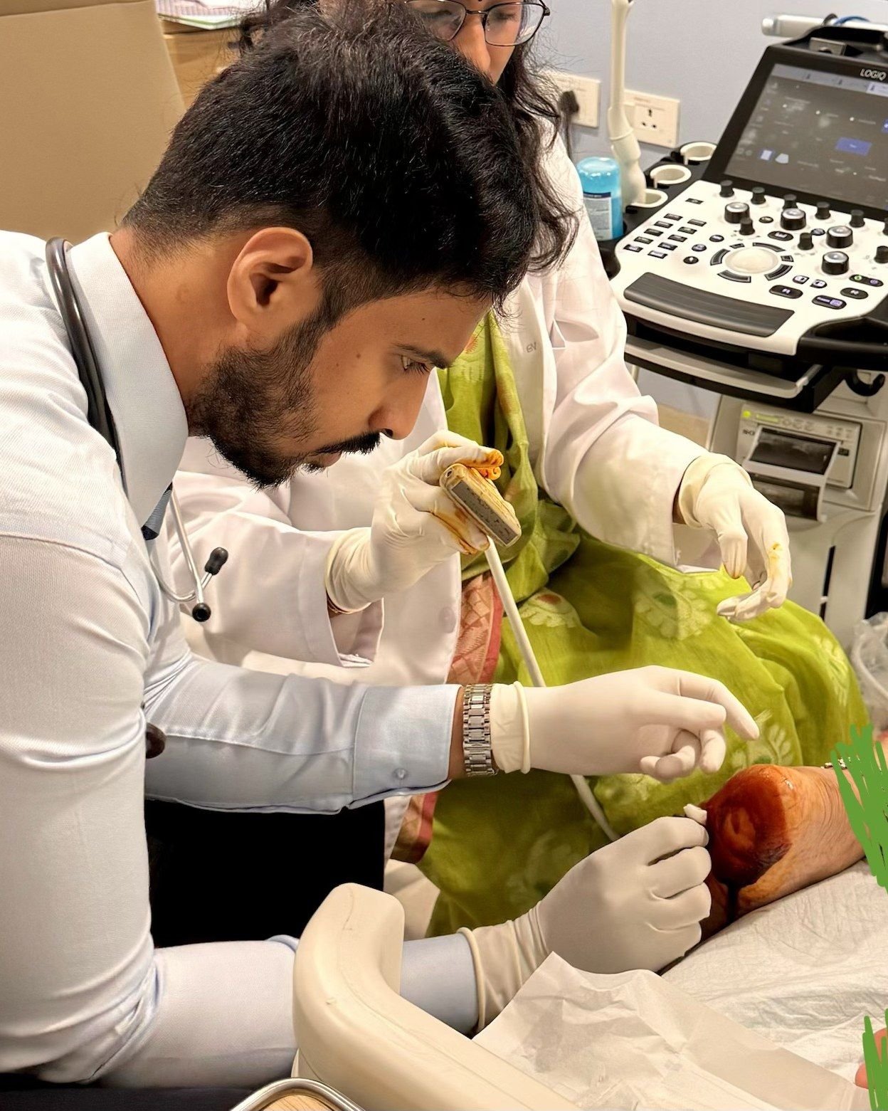 Dr Rahul Gunde performing an ultrasound-guided plantar fasciitis steroid injection