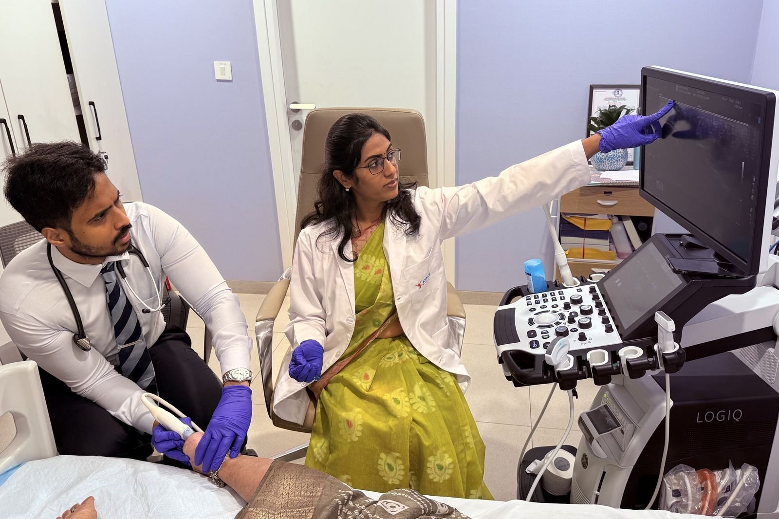 Dr Rahul Gunde reviewing ultrasound imaging during a plantar fasciitis injection procedure